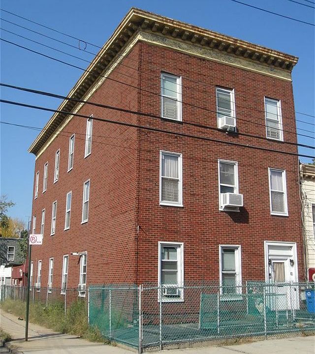 1st image of 601 Baker Ave