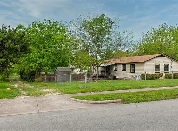 3rd image of 306 Blossom Dr