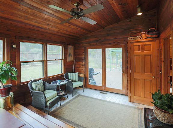 5th image of 755 Neyland Dr