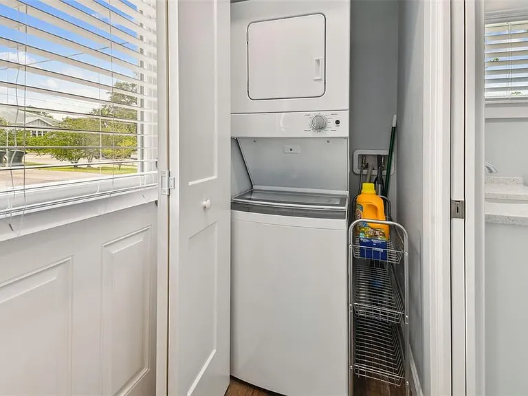 602 1/2 Skinner Blvd — Photo 22