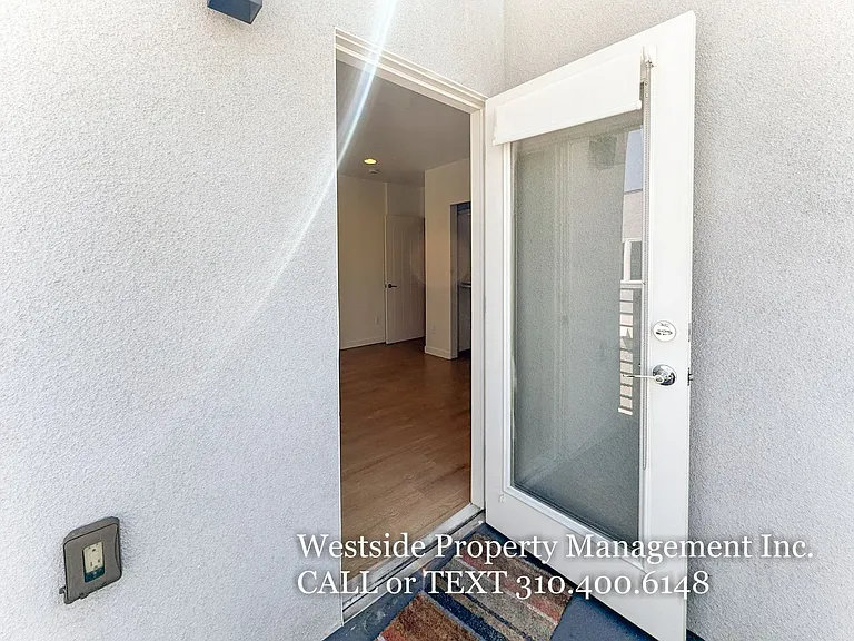 6546-6548 1/2 La Mirada Ave — Photo 16