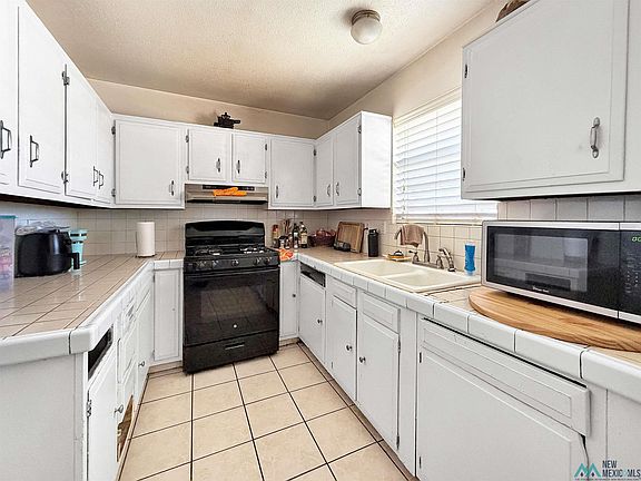 5th image of 218 E Taos St