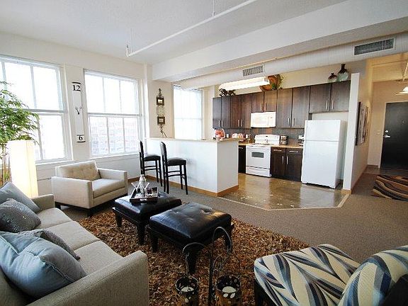 2nd image of 1006 Grand Blvd