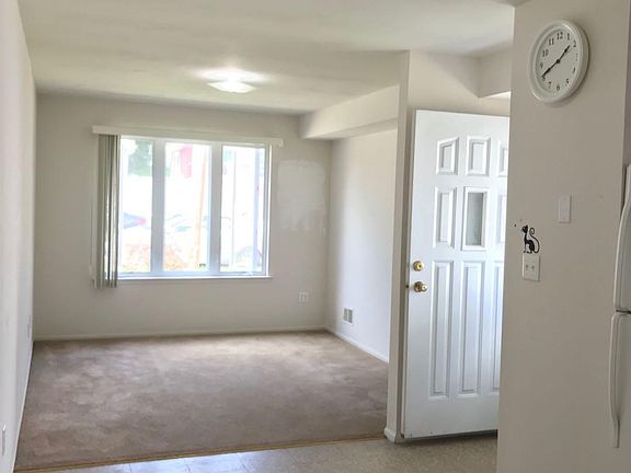 4th image of 138 Driggs St Floor 1