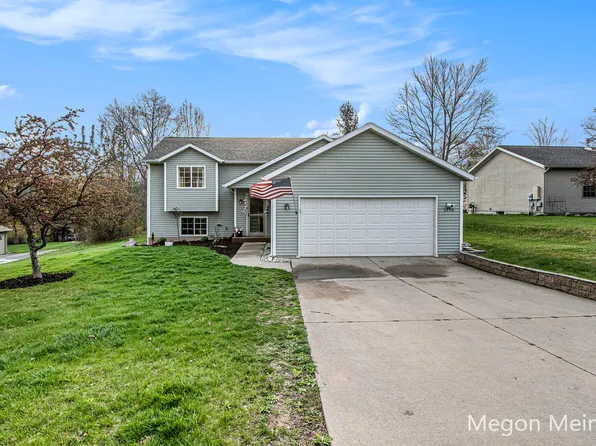 6998 Riverwood Dr, Belding, MI 48809