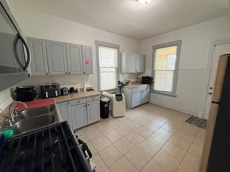2943 N Allen Ave #1 — Photo 5