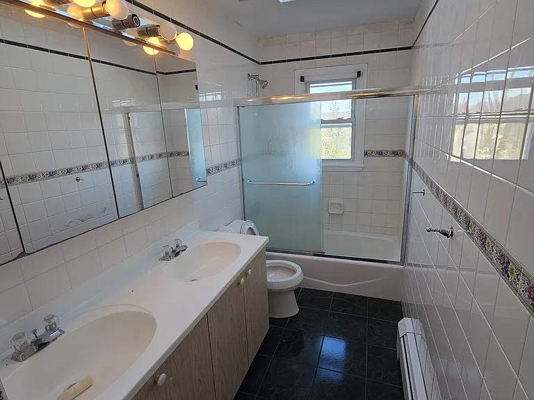 13 Regina Dr — Photo 25