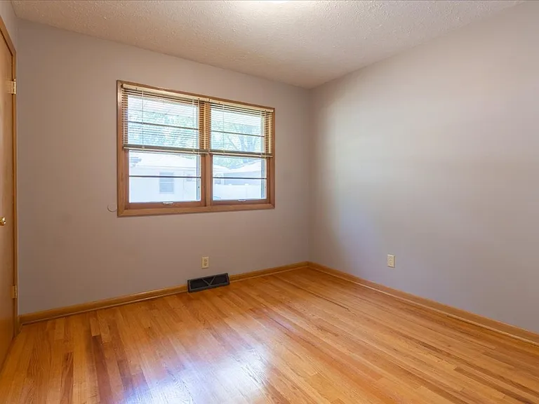 7221 Lexington Ave — Photo 16