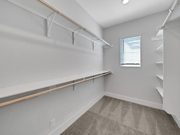 13709 Giovannis Gdn — Photo 17