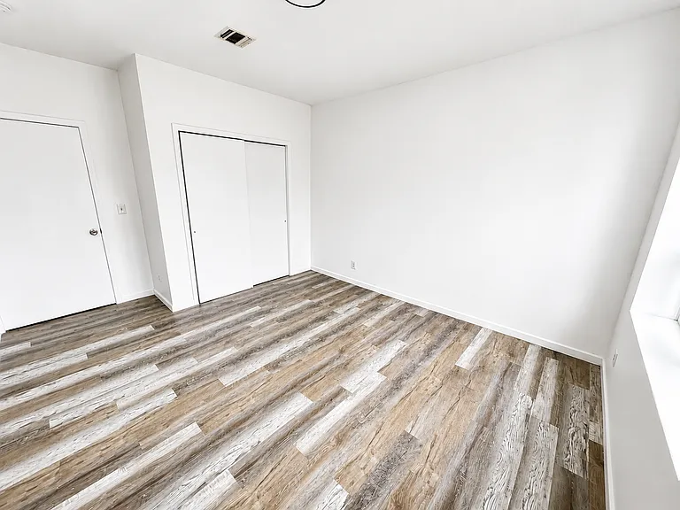 146 N Grove St — Photo 30