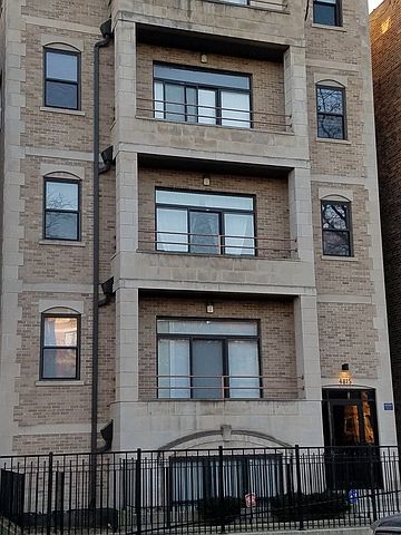 1st image of 4815 S King Dr APT 4