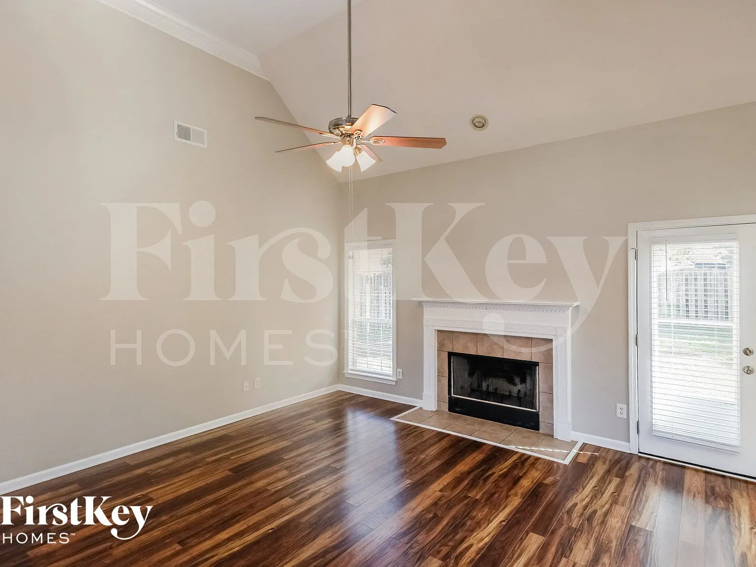 3 bed, 2.0 bath, 1495 sqft, $2,300 — Photo 4