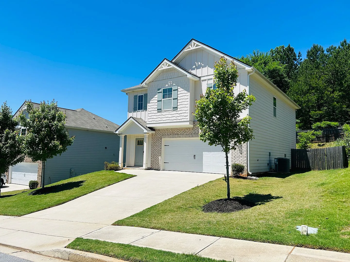 Wow! Beautiful 4 bedroom 2.5 bathroom home in Newnan! Must See! — Photo 3