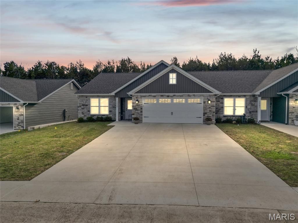 1539 Hickory Lndg, De Soto, MO - View 2