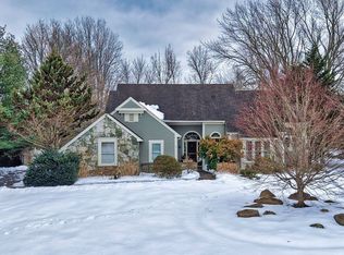 14 Twin Ponds Dr, Dartmouth, MA 02748