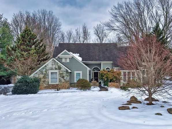 14 Twin Ponds Dr, Dartmouth, MA 02748