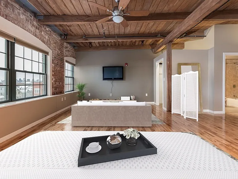 210 Broadway #404 — Photo 2