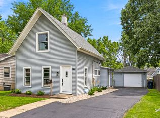 987 South St, Elgin, IL 60123