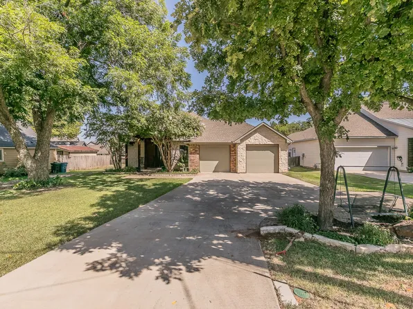 1306 Worthington St, Grapevine, TX 76051