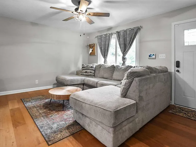 1118 Britton Springs Rd — Photo 3