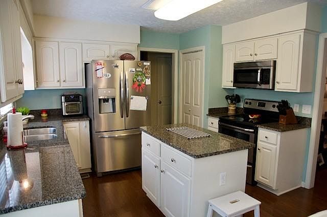 2nd image of 385 Sugar Pine Dr