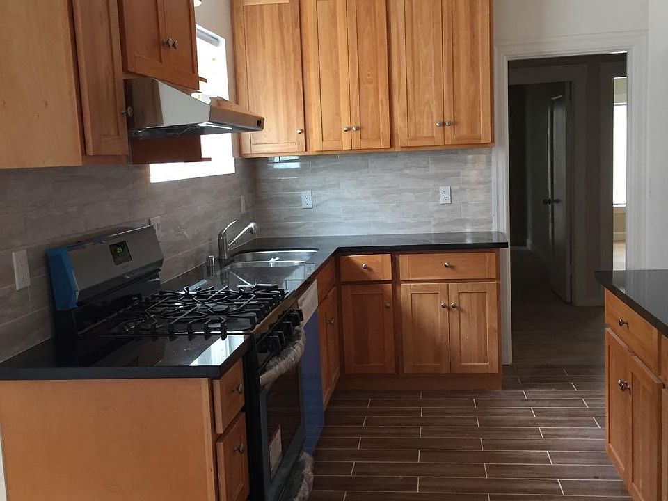 2nd image of 130 Maynard St