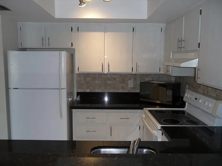1860 Robalo Dr #105A — Photo 5