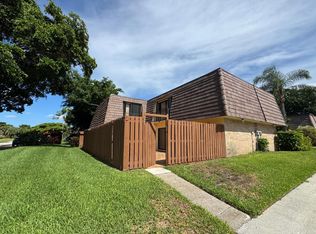 674 Springdale Cir, Palm Springs, FL 33461