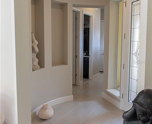3rd image of 617 Aldenham Ln