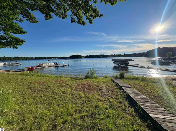 60 Park St, Traverse City, MI 49685