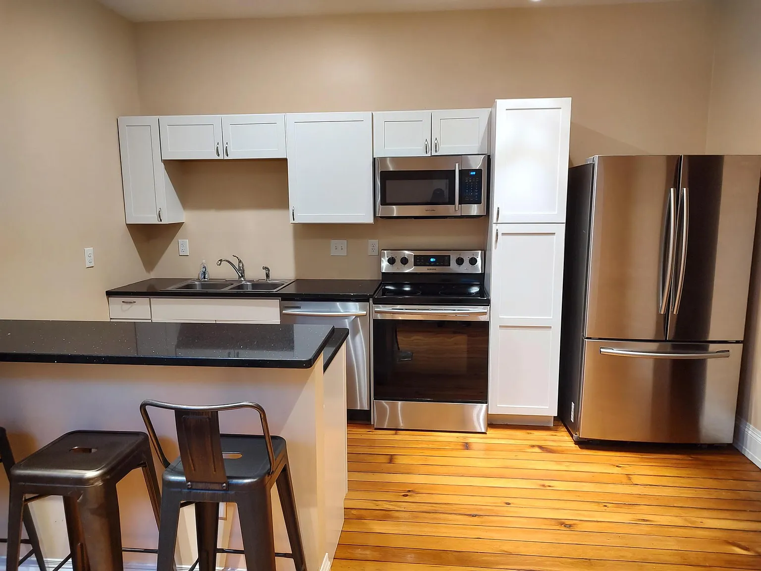 1121 Park Ave photo 1