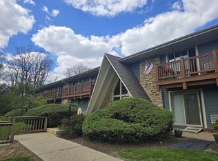 300 Opatrny Dr APT 222, Fox River Grove, IL 60021