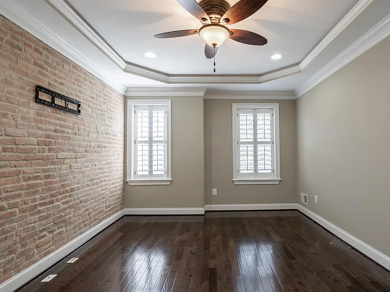 922 S Clinton St — Photo 9