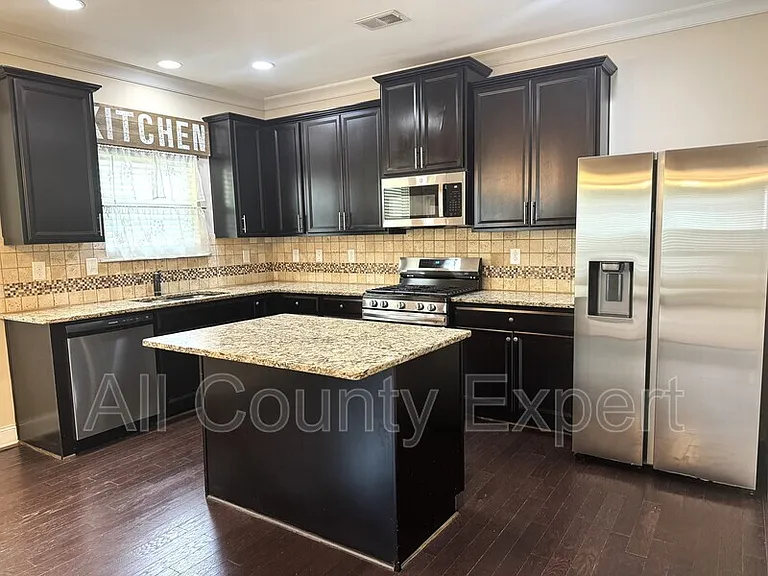 5065 Rialto Way — Photo 6