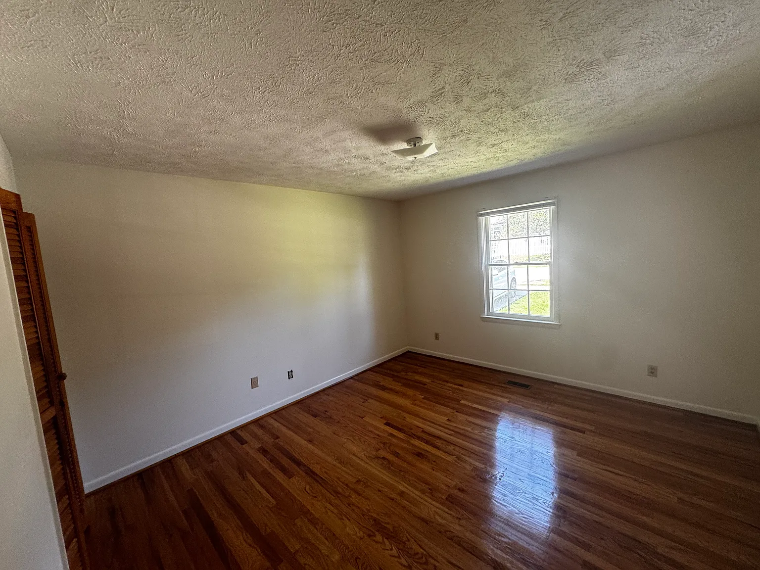 E Lewis St, Whiteville — Photo 4