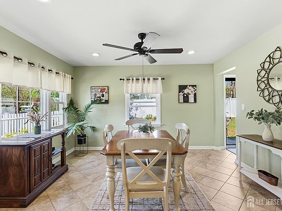 4th image of 14 Sunrise Rd