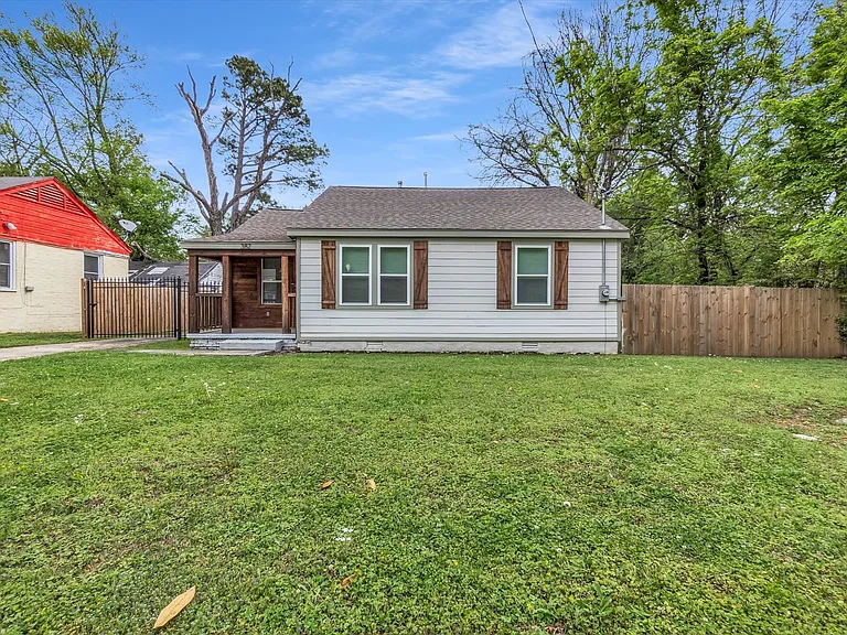 382 Josephine St — Photo 2