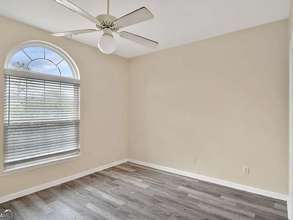 3rd image of 322 Stone Mill Dr