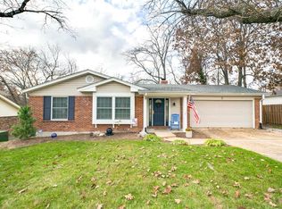 2 Sunny Glen Ct, Ballwin, MO 63011