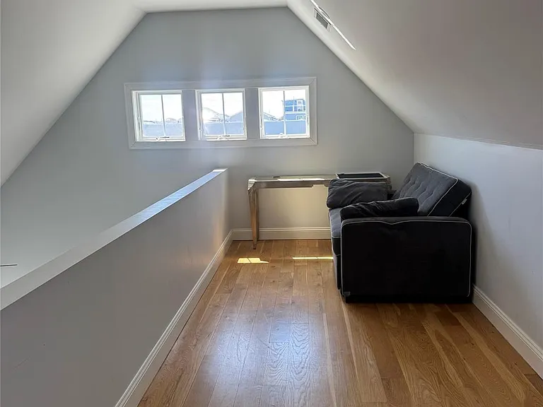 84 Maryland Ave — Photo 17