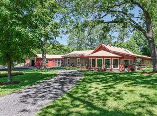 17347 242nd St, Tonganoxie, KS 66086