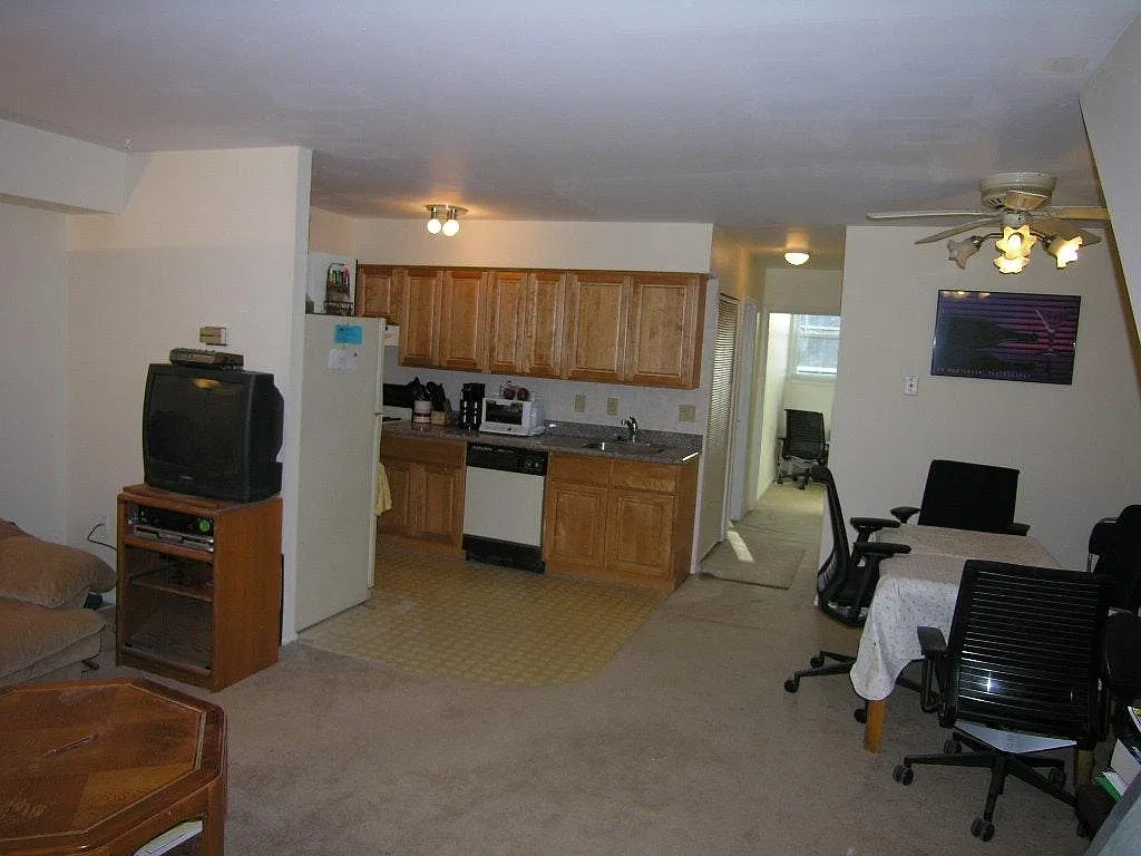 289 Greenough St — Photo 2