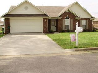 204 Jackson Dr, Muscle Shoals, AL 35661