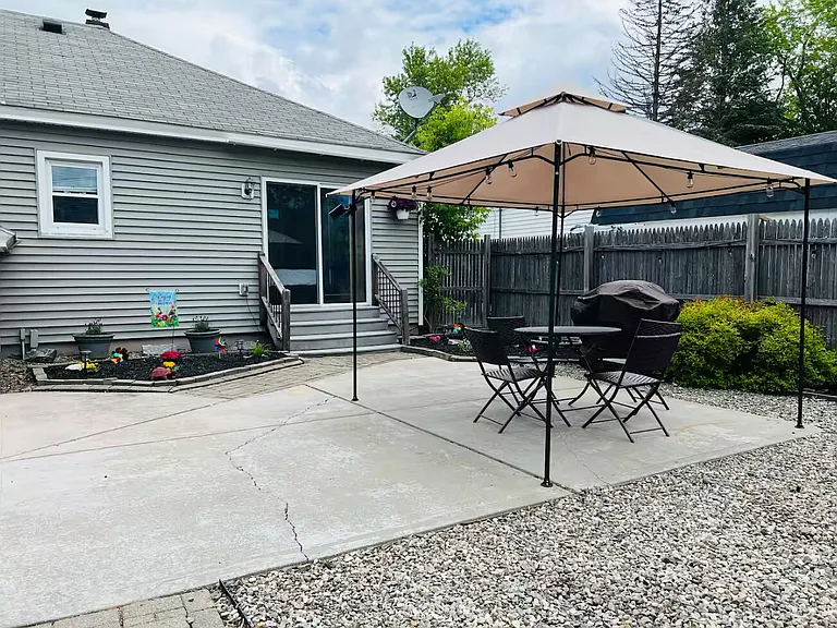 6 Sheltra Ave — Photo 4