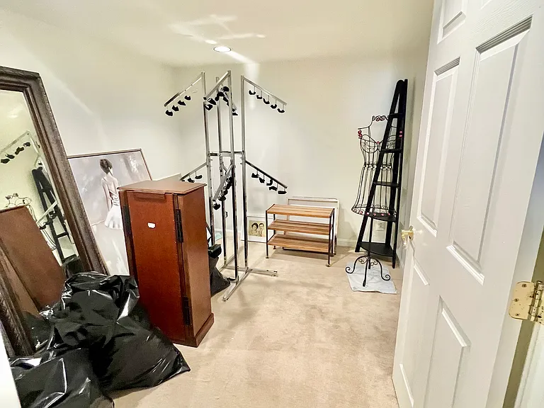 1326 S Columbus St — Photo 16