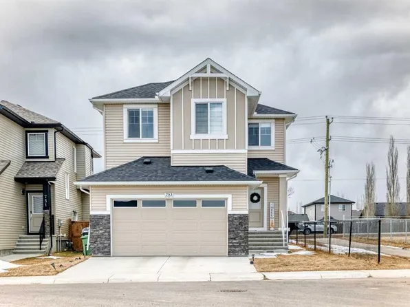 753 E Edgefield Cres, Strathmore, AB T1P 0G2