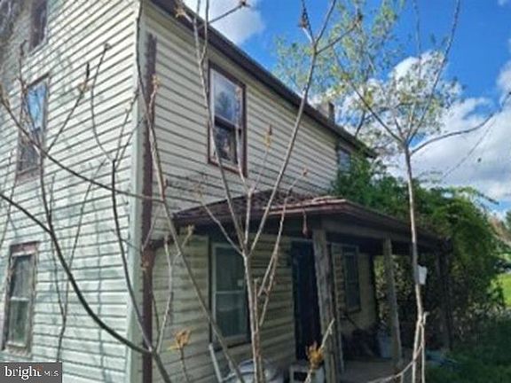 3rd image of 139 Spruce Rd