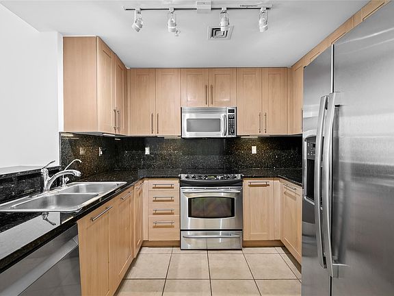 3rd image of 511 SE 5th Avenue #1707