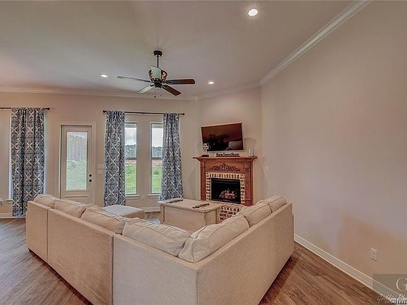 5th image of 739 Fir Wood Ln