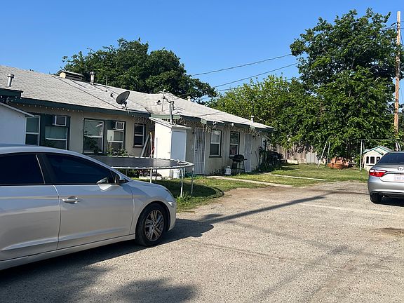 3rd image of 248 E 15th St